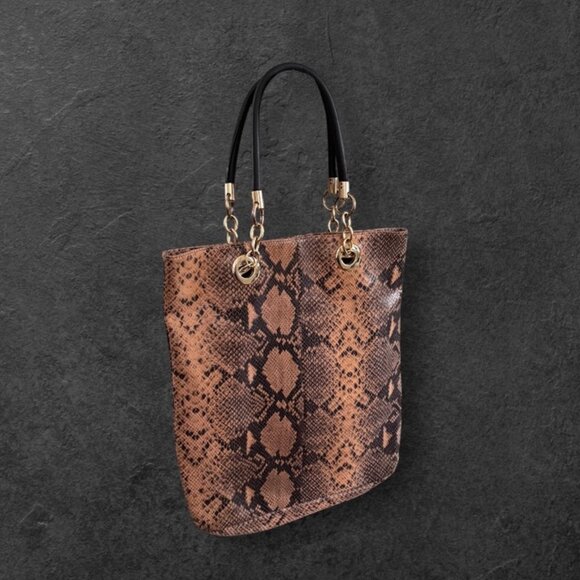 UNLEASH YOUR STYLE: THE LUX LEATHER SNAKESKIN PURSE THAT TRANSFORMS ANY OUTFIT! - Picture 3 of 8